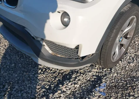 2015 BMW X1 Sdrive28I z USA, uszkodzony, nr VIN WBAVM1C54FV315853